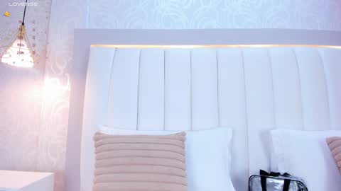 A F R O D I T A  online show from 12.28.24