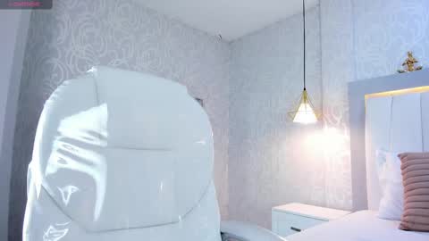 A F R O D I T A  online show from 10.18.25