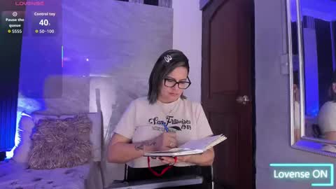 Snapshot of agatha_pleasure chatting on 09.25.25 agatha_pleasure online show from 09.25.25