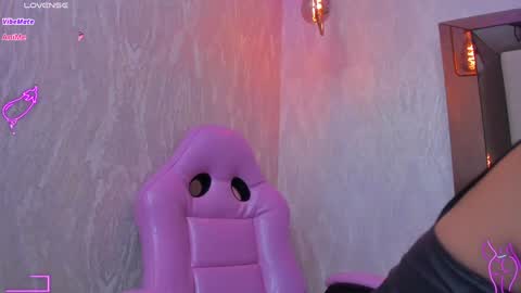 Snapshot of agatha_russh_ chatting on 01.28.25 LUNNA online show from 01.28.25