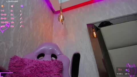 Snapshot of agatha_russh_ chatting on 02.11.25 LUNNA online show from 02.11.25