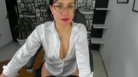 Snapshot of aghata_moon chatting on 12.20.24 Aghata Moon online show from 12.20.24