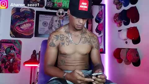 Snapshot of aharon_sexo1 chatting on 01.03.25 Aharon Zamora online show from 01.03.25