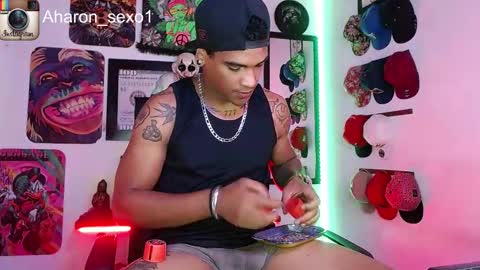 Snapshot of aharon_sexo1 chatting on 01.19.25 Aharon Zamora online show from 01.19.25