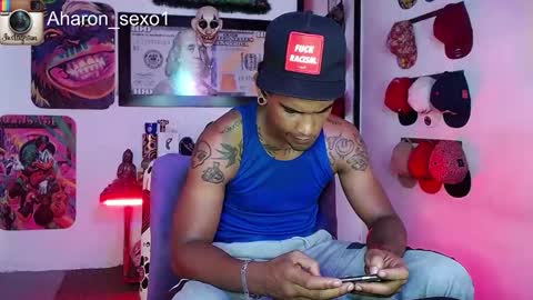 Snapshot of aharon_sexo1 chatting on 01.26.25 Aharon Zamora online show from 01.26.25