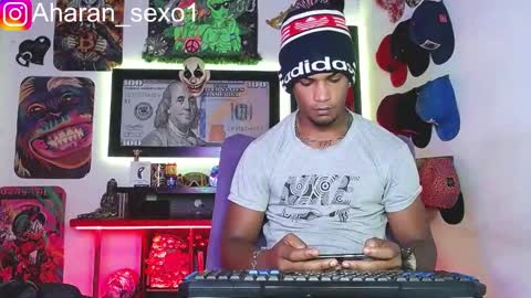 Snapshot of aharon_sexo1 chatting on 02.15.25 Aharon Zamora online show from 02.15.25