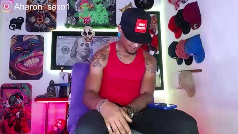 Snapshot of aharon_sexo1 chatting on 02.25.25 Aharon Zamora online show from 02.25.25