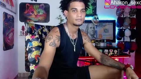 Snapshot of aharon_sexo1 chatting on 10.24.25 Aharon Zamora online show from 10.24.25