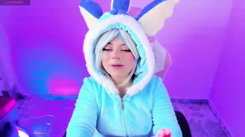 Snapshot of ahri_elderwood chatting on 09.22.25 Ahri help me get to 100 online show from 09.22.25