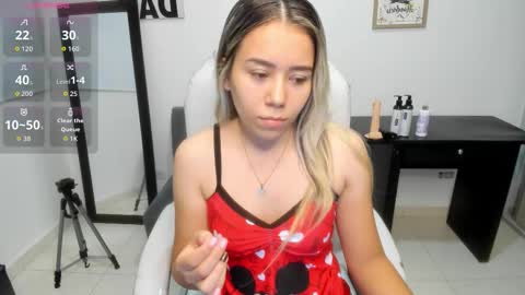 Snapshot of aiilyn_dss18 chatting on 09.19.25 Ailyn online show from 09.19.25