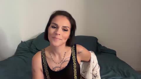 Snapshot of ailelea chatting on 10.31.25 123 online show from 10.31.25