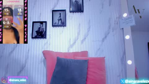 Snapshot of ainaravelez chatting on 12.19.24 AinaraVelez online show from 12.19.24