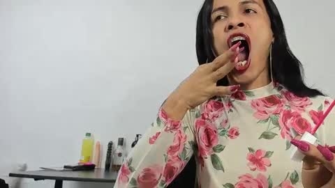 Aisha online show from 09.25.25