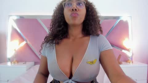 Snapshot of aisharodgers00 chatting on 01.23.25 Aisha Rodgers online show from 01.23.25