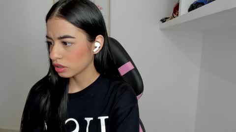 VALENTINA  independent online show from 02.13.25