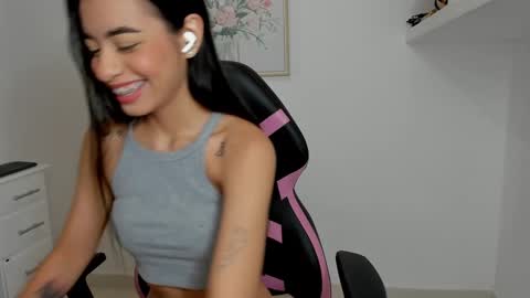 VALENTINA  independent online show from 02.15.25