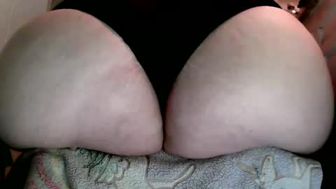 Snapshot of ajlwes chatting on 09.28.25 ajlwes online show from 09.28.25