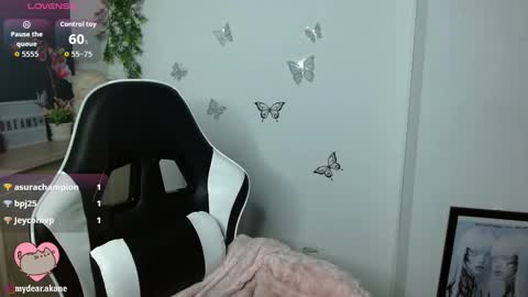 Snapshot of akanebellow chatting on 11.10.25 Akane Bellow online show from 11.10.25