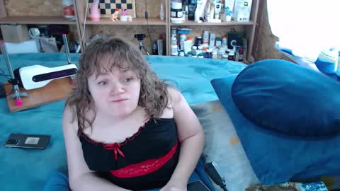 Snapshot of akindmodel chatting on 10.08.25 Natalie online show from 10.08.25