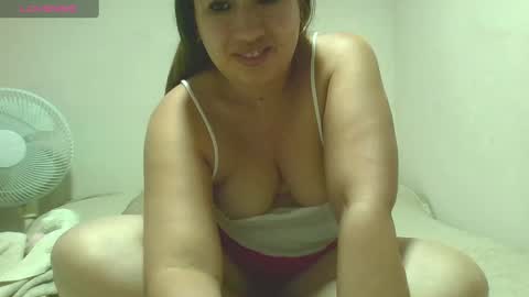 Snapshot of alahia_fox chatting on 12.29.24 alahia online show from 12.29.24