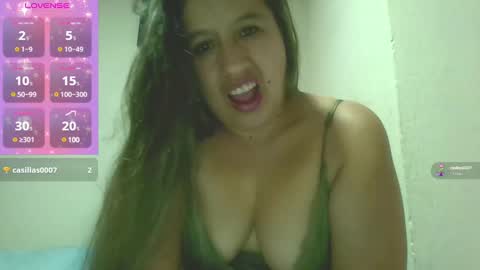 Snapshot of alahia_fox chatting on 01.08.25 alahia online show from 01.08.25