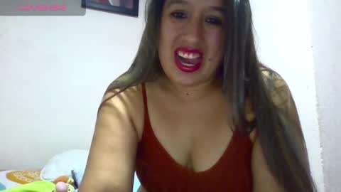 Snapshot of alahia_fox chatting on 02.01.25 alahia online show from 02.01.25