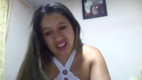 Snapshot of alahia_fox chatting on 02.15.25 alahia online show from 02.15.25