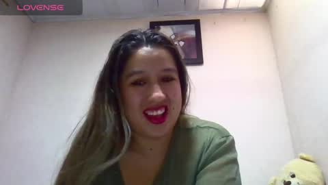 Snapshot of alahia_fox chatting on 03.06.25 alahia online show from 03.06.25