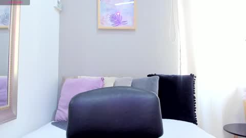 Snapshot of alaiasmile_ chatting on 01.14.25 online show from 01.14.25