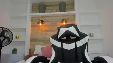 Snapshot of alanapark07 chatting on 09.18.25 A L A N A online show from 09.18.25