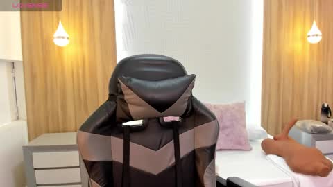 Snapshot of alanapark07 chatting on 09.25.25 A L A N A online show from 09.25.25