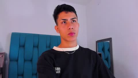 Snapshot of alannaughty_ chatting on 12.01.24 alannaughty_ online show from 12.01.24