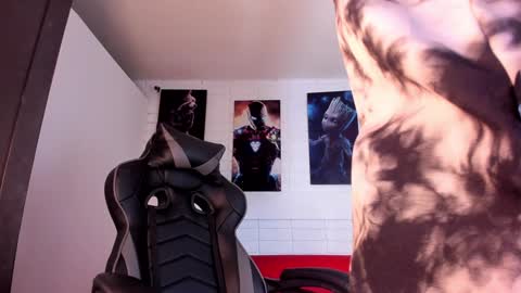 Snapshot of alannaughty_ chatting on 12.13.24 alannaughty_ online show from 12.13.24