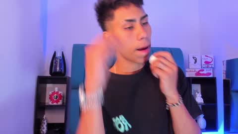 Snapshot of alannaughty_ chatting on 12.19.24 alannaughty_ online show from 12.19.24