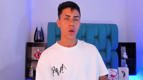 Snapshot of alannaughty_ chatting on 12.21.24 alannaughty_ online show from 12.21.24