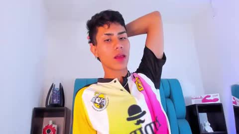 Snapshot of alannaughty_ chatting on 01.15.25 alannaughty_ online show from 01.15.25