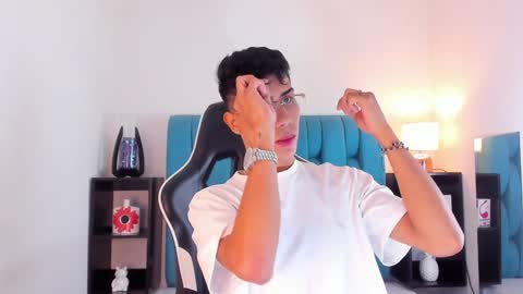 Snapshot of alannaughty_ chatting on 01.24.25 alannaughty_ online show from 01.24.25