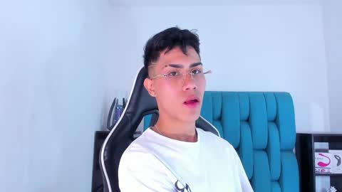 Snapshot of alannaughty_ chatting on 02.07.25 alannaughty_ online show from 02.07.25