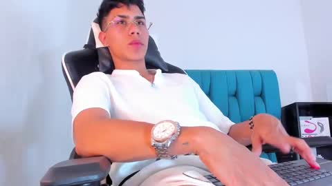 Snapshot of alannaughty_ chatting on 02.10.25 alannaughty_ online show from 02.10.25