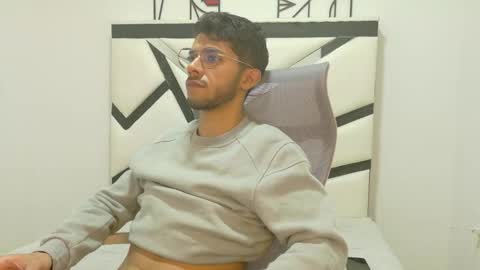Snapshot of alanvilla_lobo chatting on 10.11.25 alanvilla_lobo online show from 10.11.25