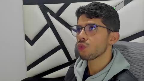 Snapshot of alanvilla_lobo chatting on 10.13.25 alanvilla_lobo online show from 10.13.25