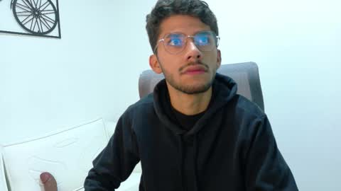 Snapshot of alanvilla_lobo chatting on 10.18.25 alanvilla_lobo online show from 10.18.25