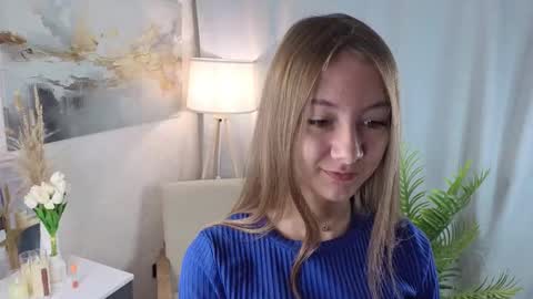 Snapshot of alaynaschoville chatting on 09.28.25 Lola online show from 09.28.25