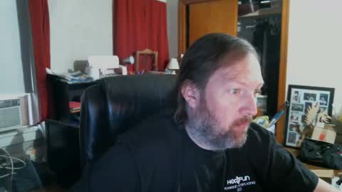 Snapshot of alberik2316 chatting on 10.11.25 Alberik online show from 10.11.25