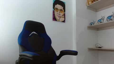 Snapshot of alejo_hot23 chatting on 12.23.24 David online show from 12.23.24