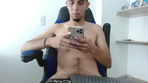 Snapshot of alejo_hot23 chatting on 12.28.24 David online show from 12.28.24