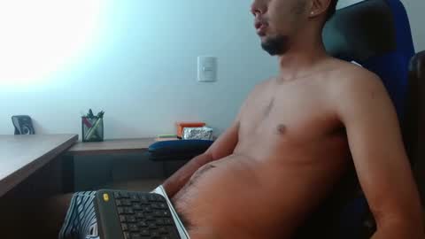 Snapshot of alejo_hot23 chatting on 01.26.25 David online show from 01.26.25