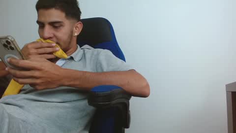 Snapshot of alejo_hot23 chatting on 02.16.25 David online show from 02.16.25