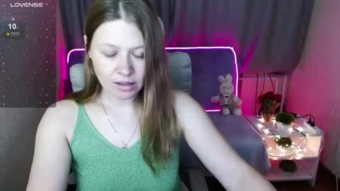 Snapshot of alekasamui chatting on 12.13.24 Aleksa online show from 12.13.24