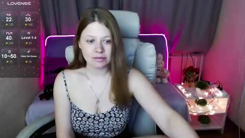 Snapshot of alekasamui chatting on 12.14.24 Aleksa online show from 12.14.24